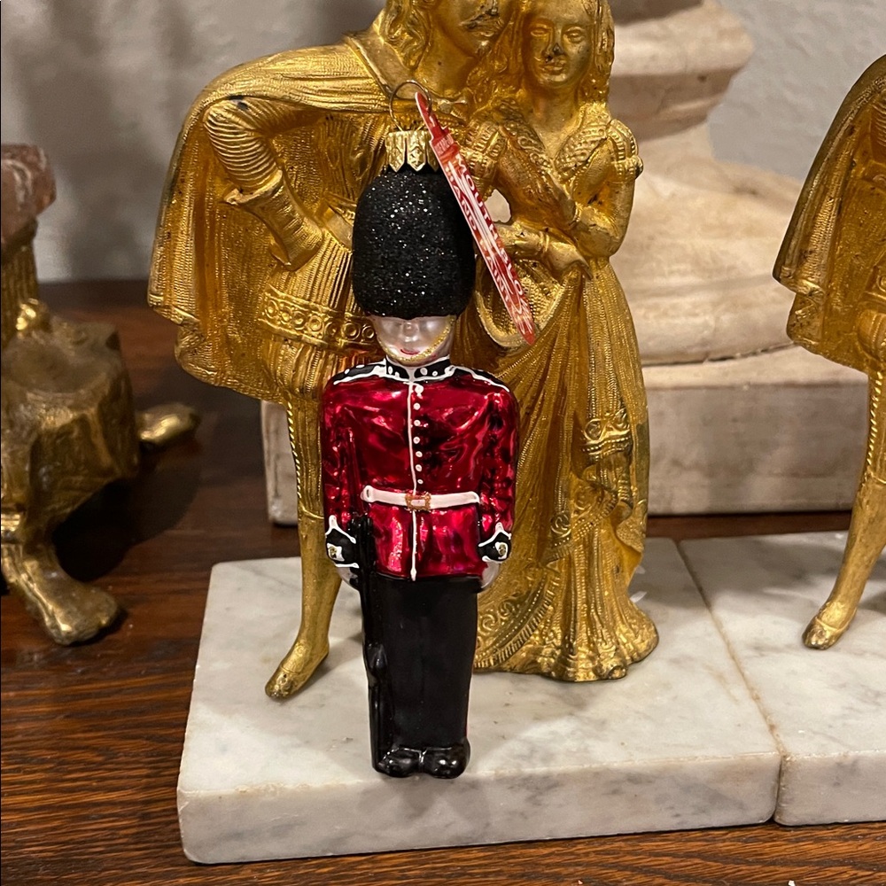 Neiman Marcus Red Gift Box London England Themed Ornaments Pristine Condition - Picture 7 of 9